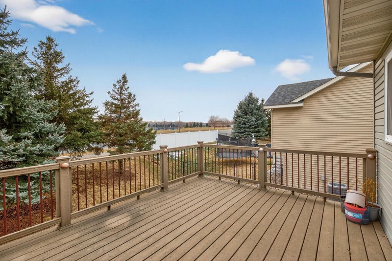 216 Arabian Ave W, Shakopee, MN 55379