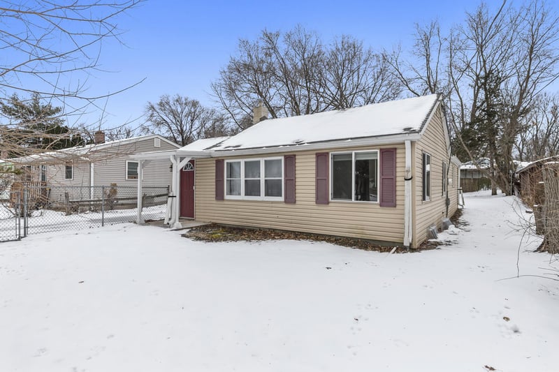 176 Hanson Rd, Mahtomedi, MN 55115