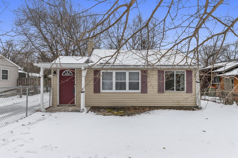 176 Hanson Rd, Mahtomedi, MN 55115