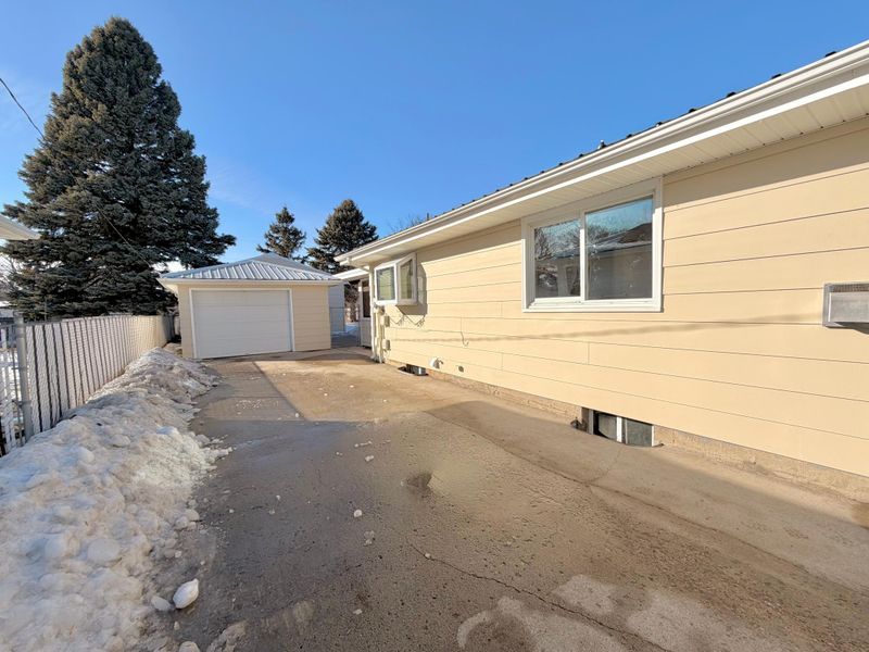 1819 6th St S, Moorhead, MN 56560