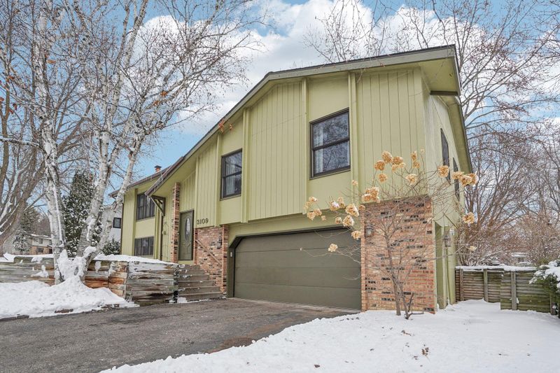 3109 Red Oak Cir N, Burnsville, MN 55337