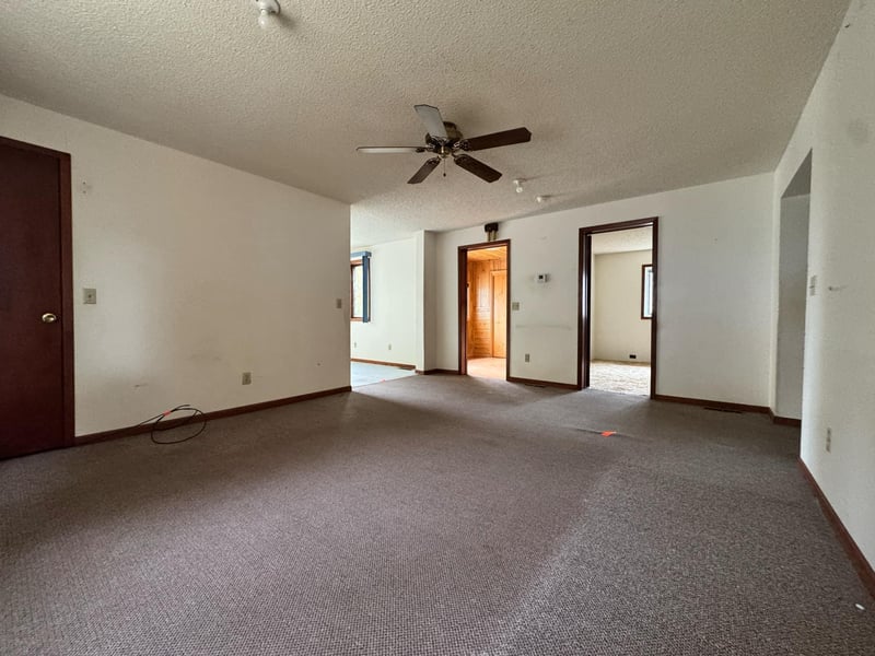 1521 10th St E, Glencoe, MN 55336