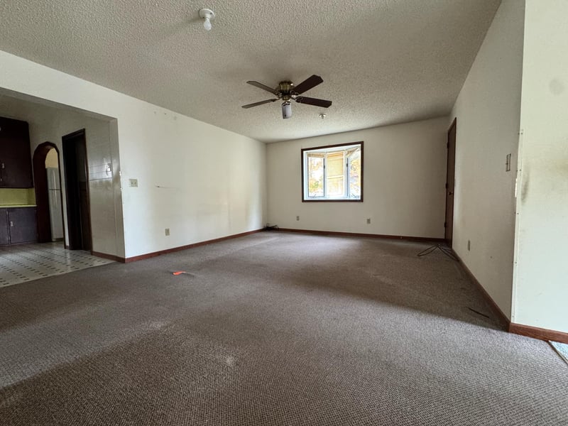 1521 10th St E, Glencoe, MN 55336