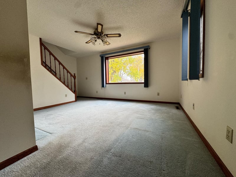 1521 10th St E, Glencoe, MN 55336