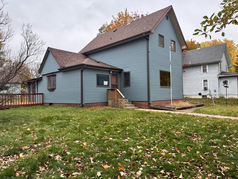 1521 10th St E, Glencoe, MN 55336