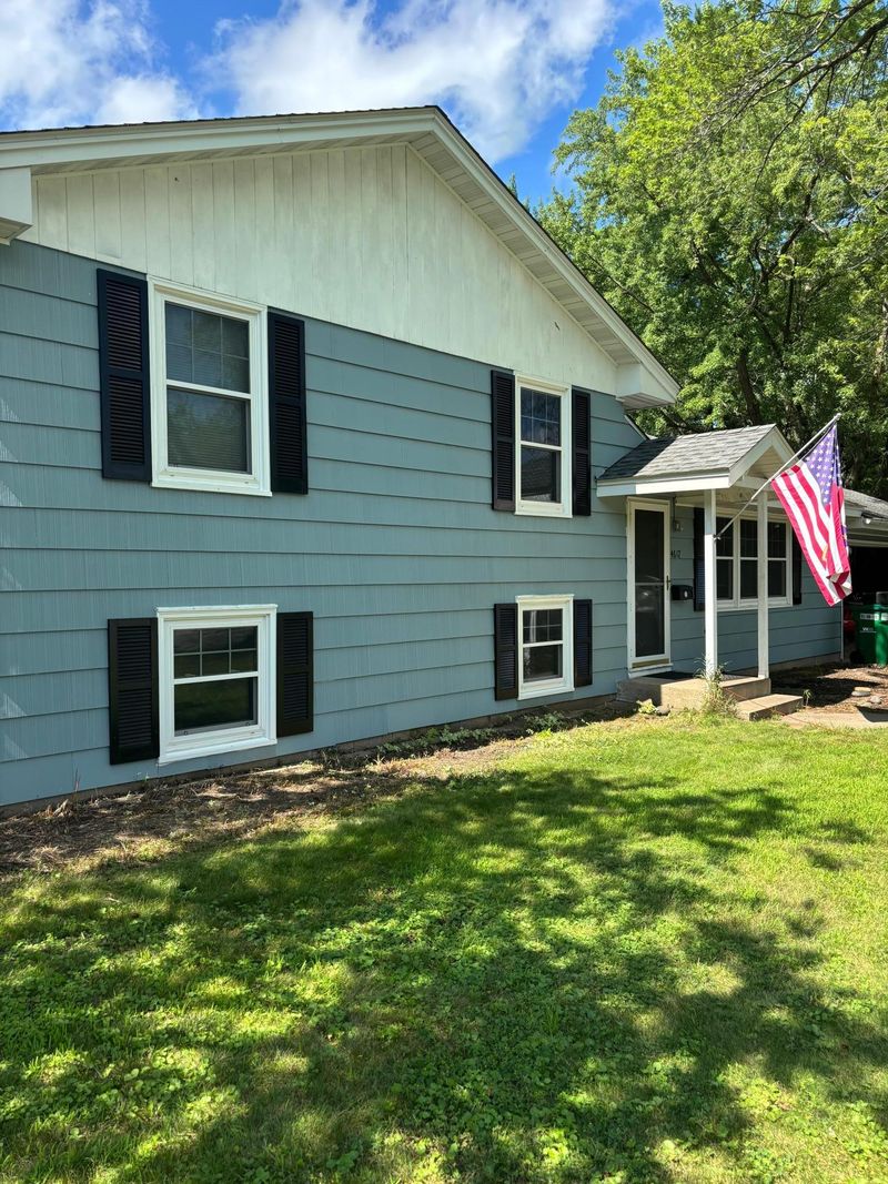 4617 Southmore Dr, Bloomington, MN 55437