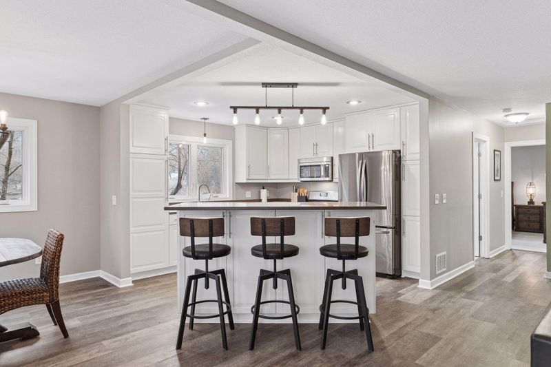 5420 Spring Ln, Minnetonka, MN 55345