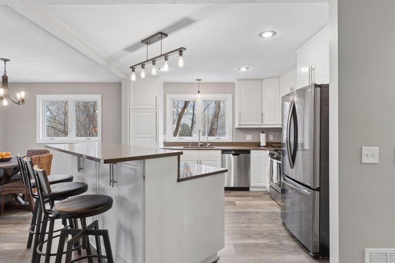 5420 Spring Ln, Minnetonka, MN 55345