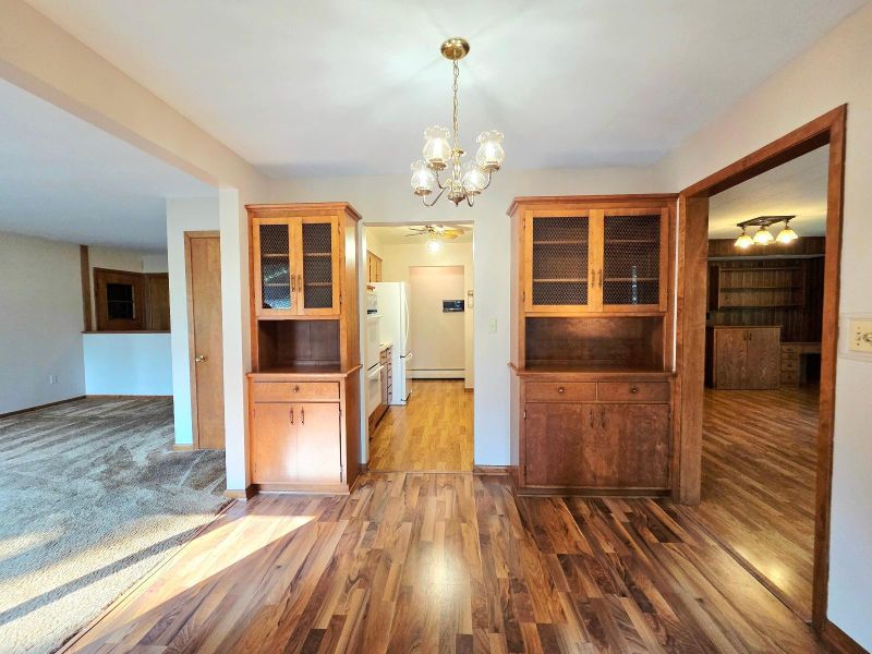 400 Edgewood Dr, Glencoe, MN 55336