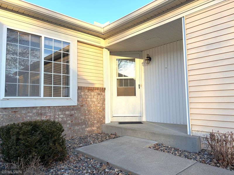 9046 Preserve Trl, Savage, MN 55378