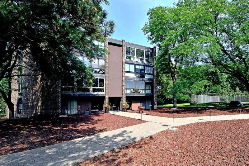 1700 Lexington Ave S #403, Mendota Heights, MN 55118