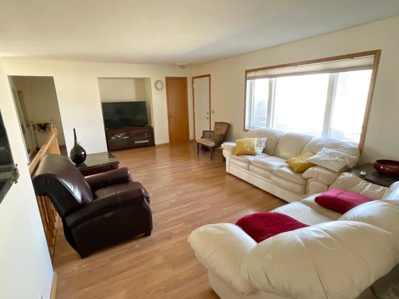 54067 267th St, Lansing, MN 55950