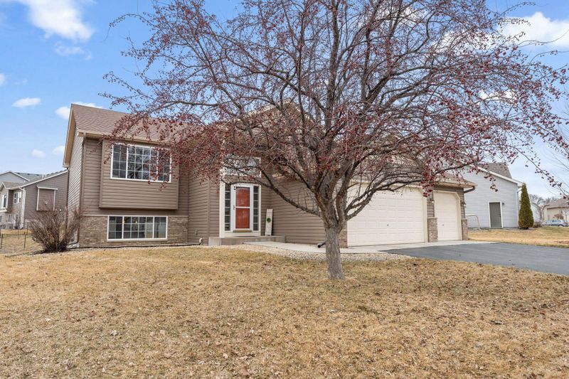 810 Kadler Ave NE, Hanover, MN 55341