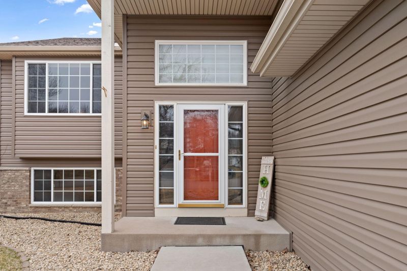 810 Kadler Ave NE, Hanover, MN 55341
