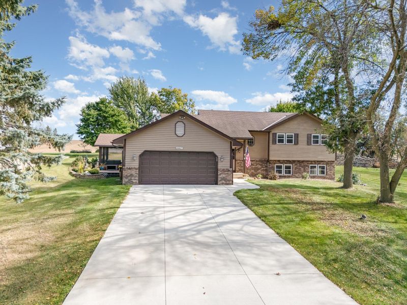 24417 E Cedar Lake Dr, New Prague, MN 56071