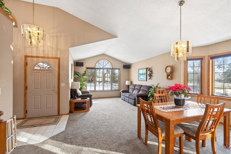 2539 Highwood Ave E, Maplewood, MN 55119