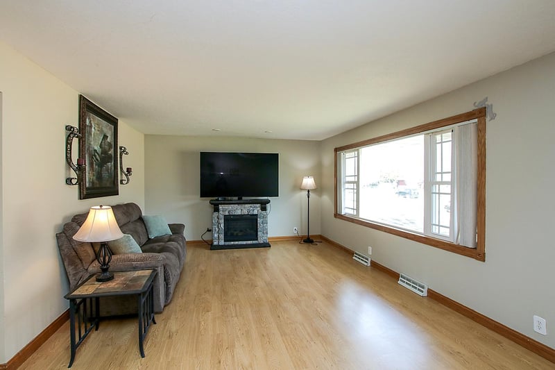 312 Milkyway St N, Cosmos, MN 56228