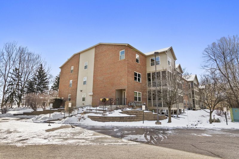 2496 County Road C2 W #109, Roseville, MN 55113