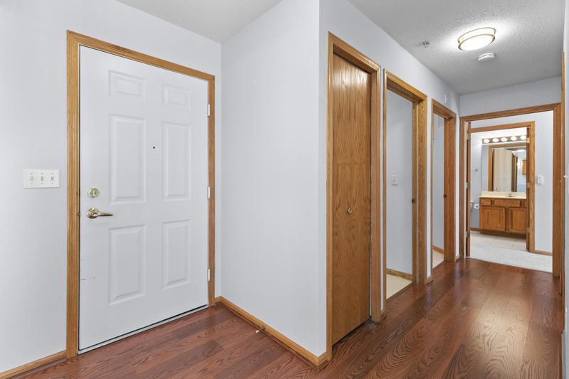 2496 County Road C2 W #109, Roseville, MN 55113