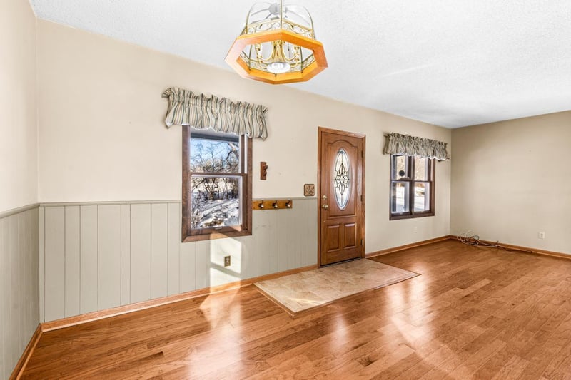 302 River Bluff Ave, Sandstone, MN 55072
