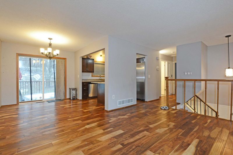 323 Morningside Cir, Saint Paul, MN 55119