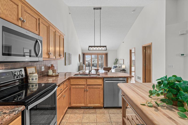 5540 Nathan Ln N #2, Plymouth, MN 55442