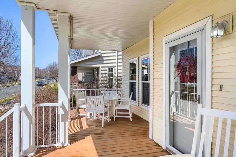 2755 Faulkner Dr, Chaska, MN 55318