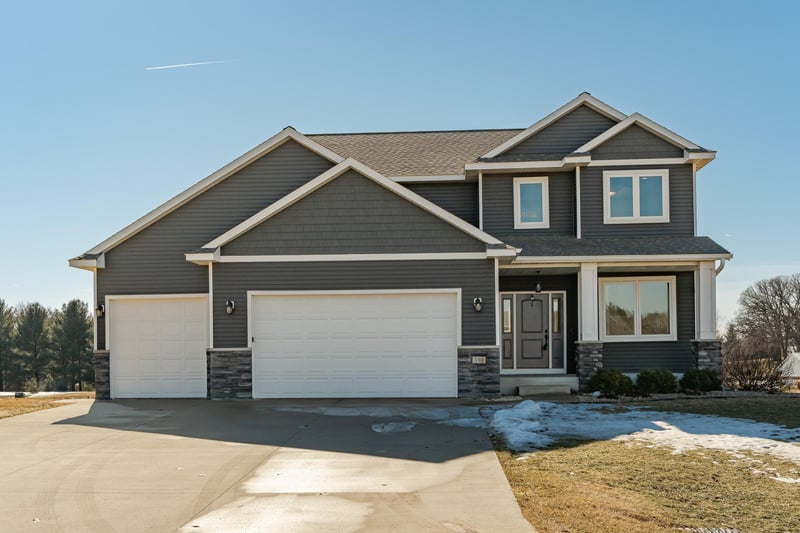 330 5th St SE, Oronoco, MN 55960