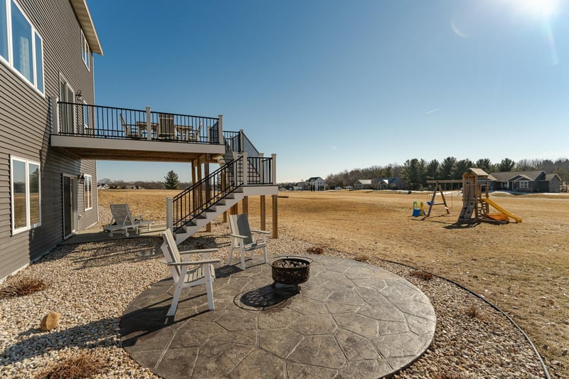 330 5th St SE, Oronoco, MN 55960