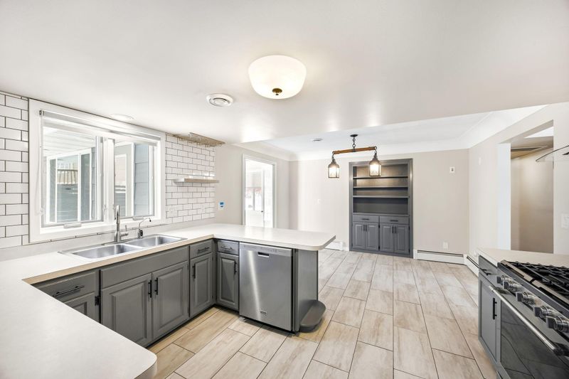 756 Maple St NE, Hutchinson, MN 55350
