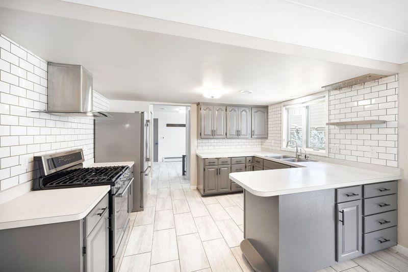756 Maple St NE, Hutchinson, MN 55350