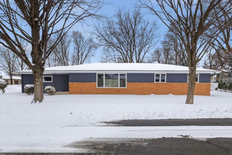 756 Maple St NE, Hutchinson, MN 55350