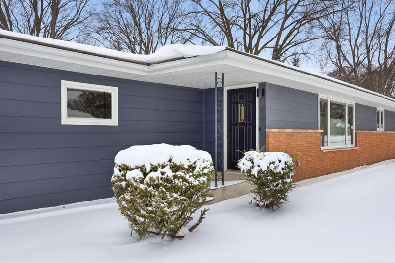 756 Maple St NE, Hutchinson, MN 55350