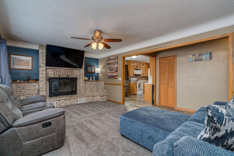 57821 300th St, Winthrop, MN 55396