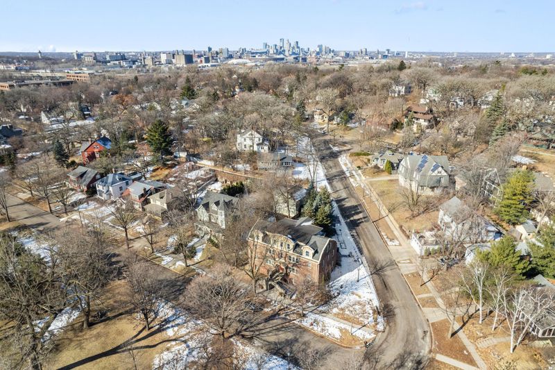 97 Langford Pk #4, Saint Paul, MN 55108
