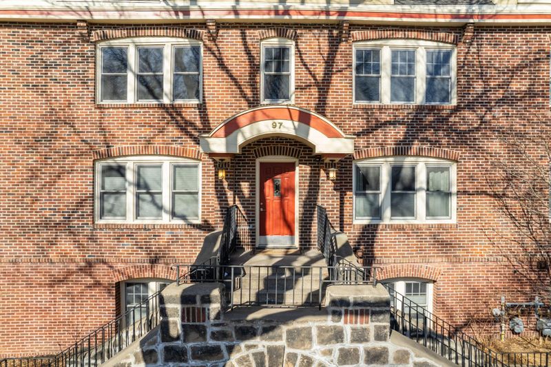97 Langford Pk #4, Saint Paul, MN 55108