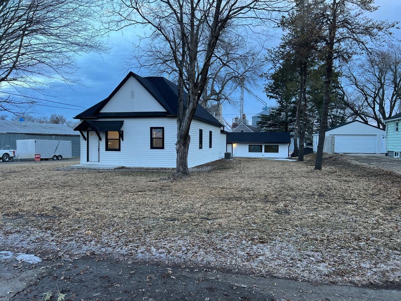 104 6th Ave E, Ellendale, MN 56026
