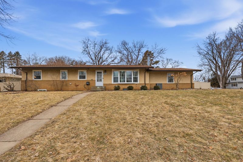 1943 Oak Knoll Dr, White Bear Lake, MN 55110