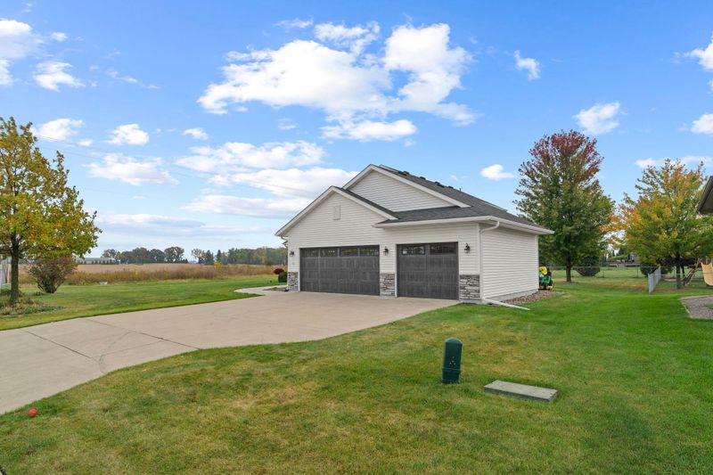 2595 Fox Hollow Ln, Owatonna, MN 55060