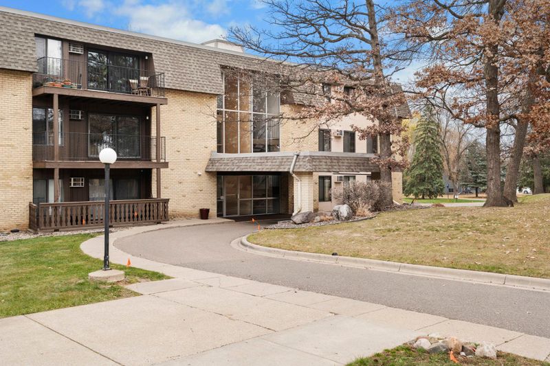 3431 Kent St #801, Shoreview, MN 55126