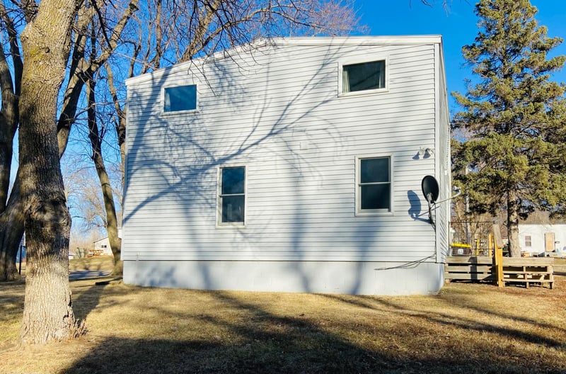 1168 Prospect Ave, Windom, MN 56101