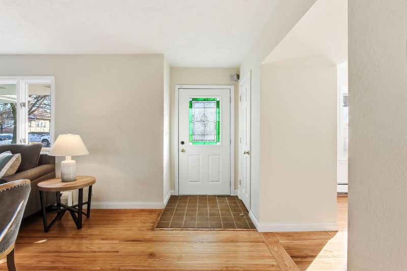 795 Hyacinth Ave E, Saint Paul, MN 55106