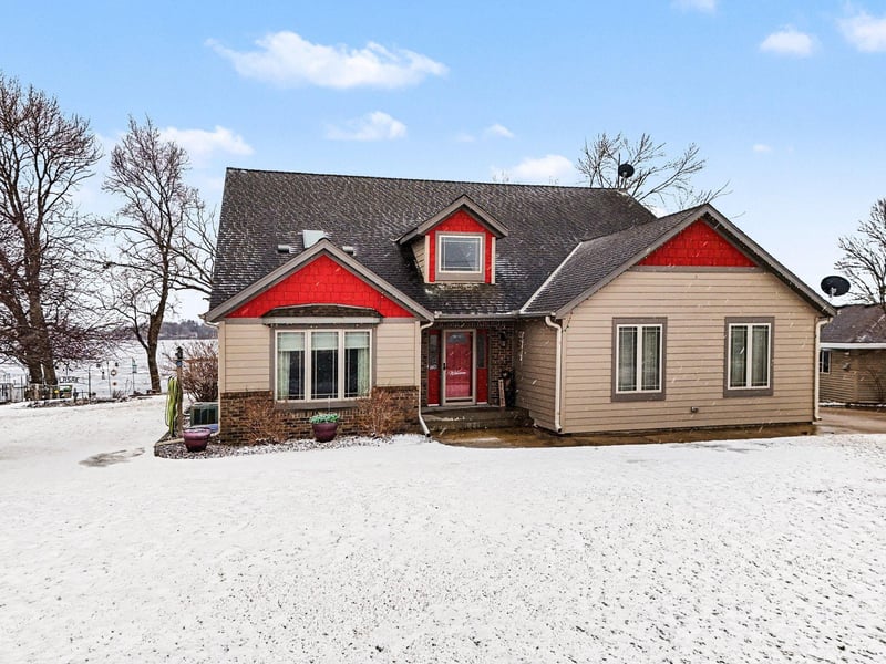 111 W 240th St, Jordan, MN 55352