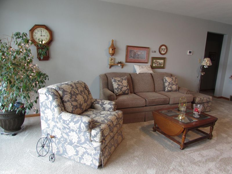 403 W Amber Lake Dr, Fairmont, MN 56031