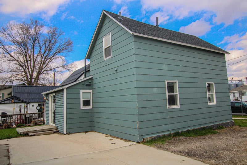425 Aurora Ave, Lowry, MN 56349