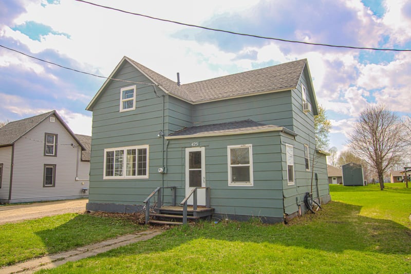 425 Aurora Ave, Lowry, MN 56349