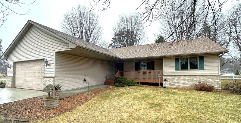 214 11th Ave N, Princeton, MN 55371