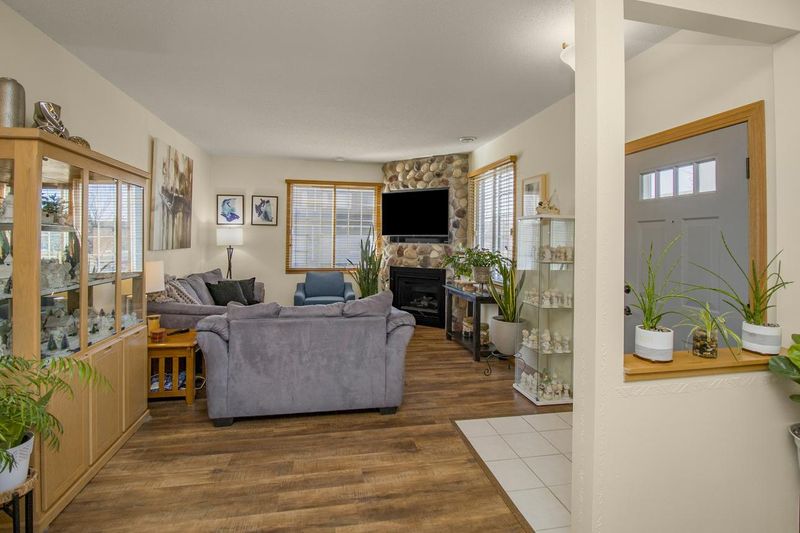 2066 Mockingbird Ave, Shakopee, MN 55379