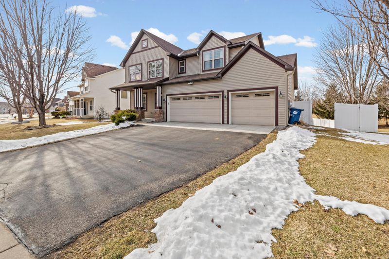 1820 Foothill Trl, Shakopee, MN 55379