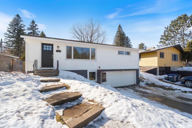 2233 Woodland Ave, Duluth, MN 55803